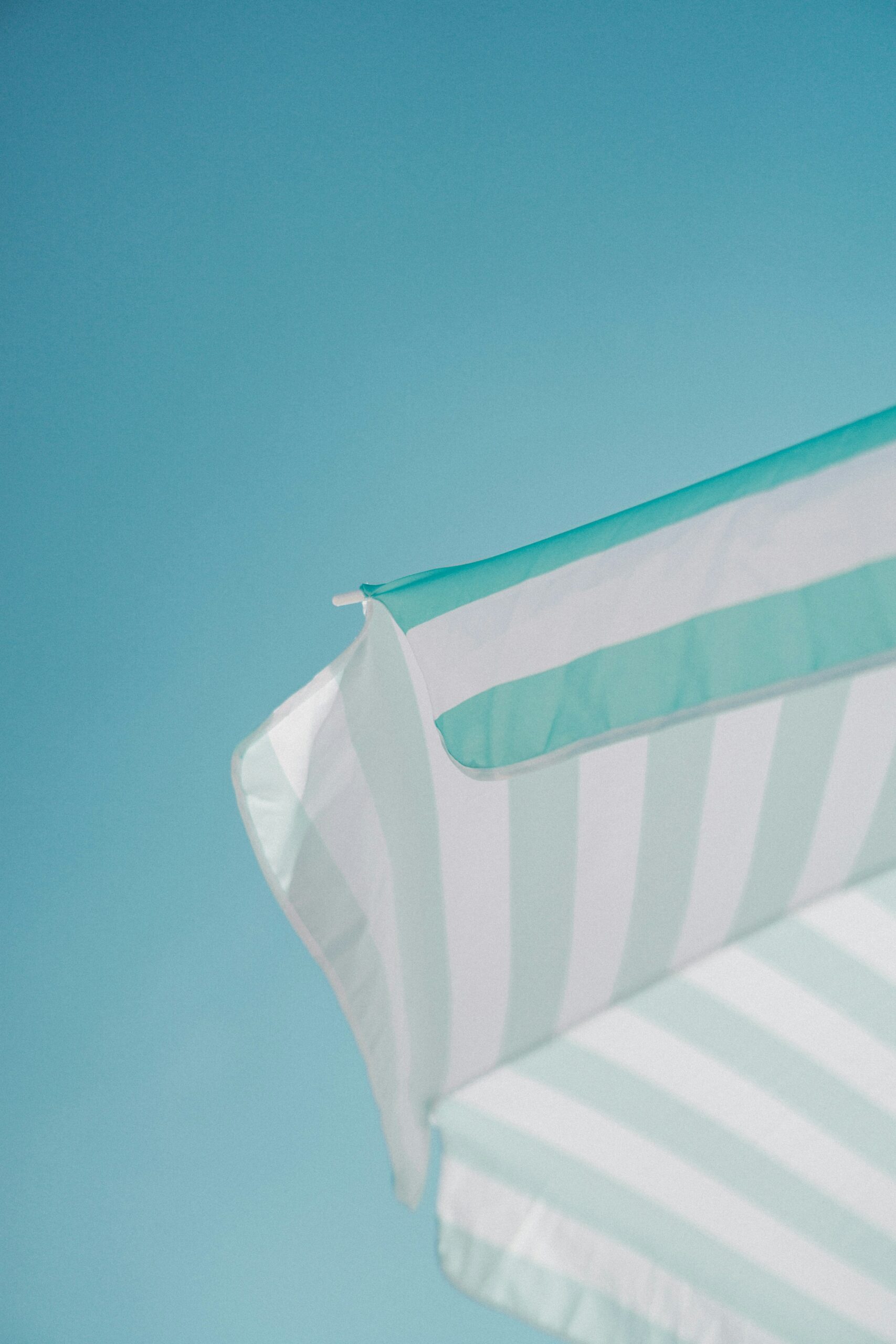 It’s time for a new garden parasol, so how to choose and what’s trending